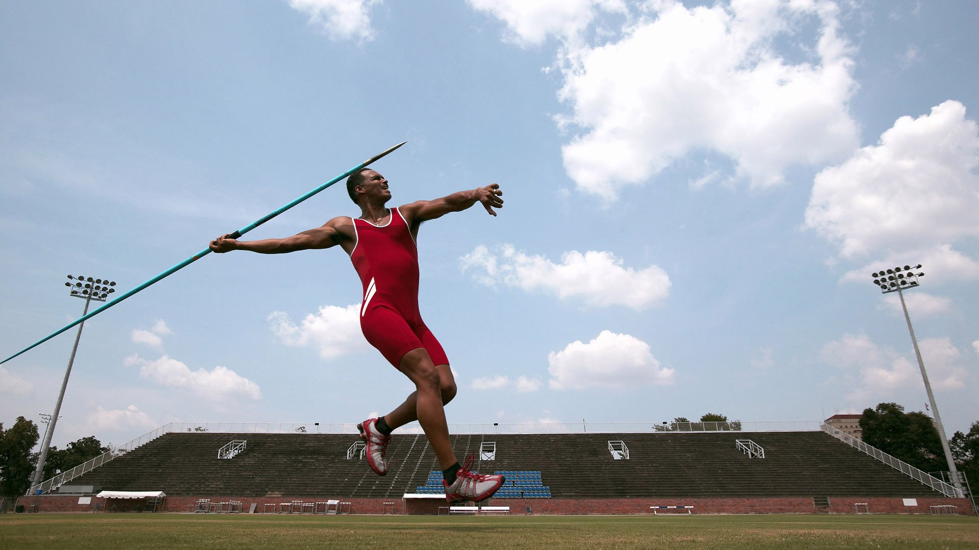 游戏角色主题夜跑 提供限定头饰与号码布